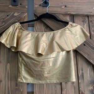 KJ ruffle around top